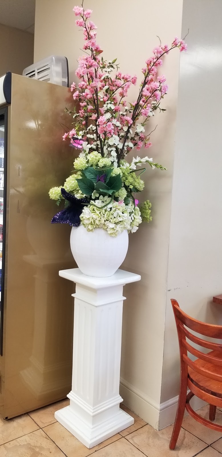 Diana Pasteccerea Cafe | 4910 Tomken Rd, Mississauga, ON L4W 1J8, Canada | Phone: (905) 206-0200