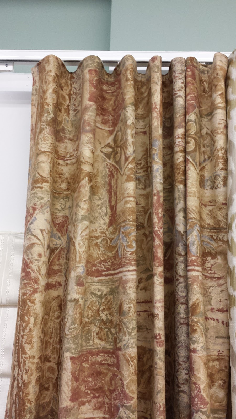 Mayfair Drapery & Rug Co (Toronto) Ltd | 4699 Keele St Unit 9, North York, ON M3J 2N8, Canada | Phone: (416) 661-2131