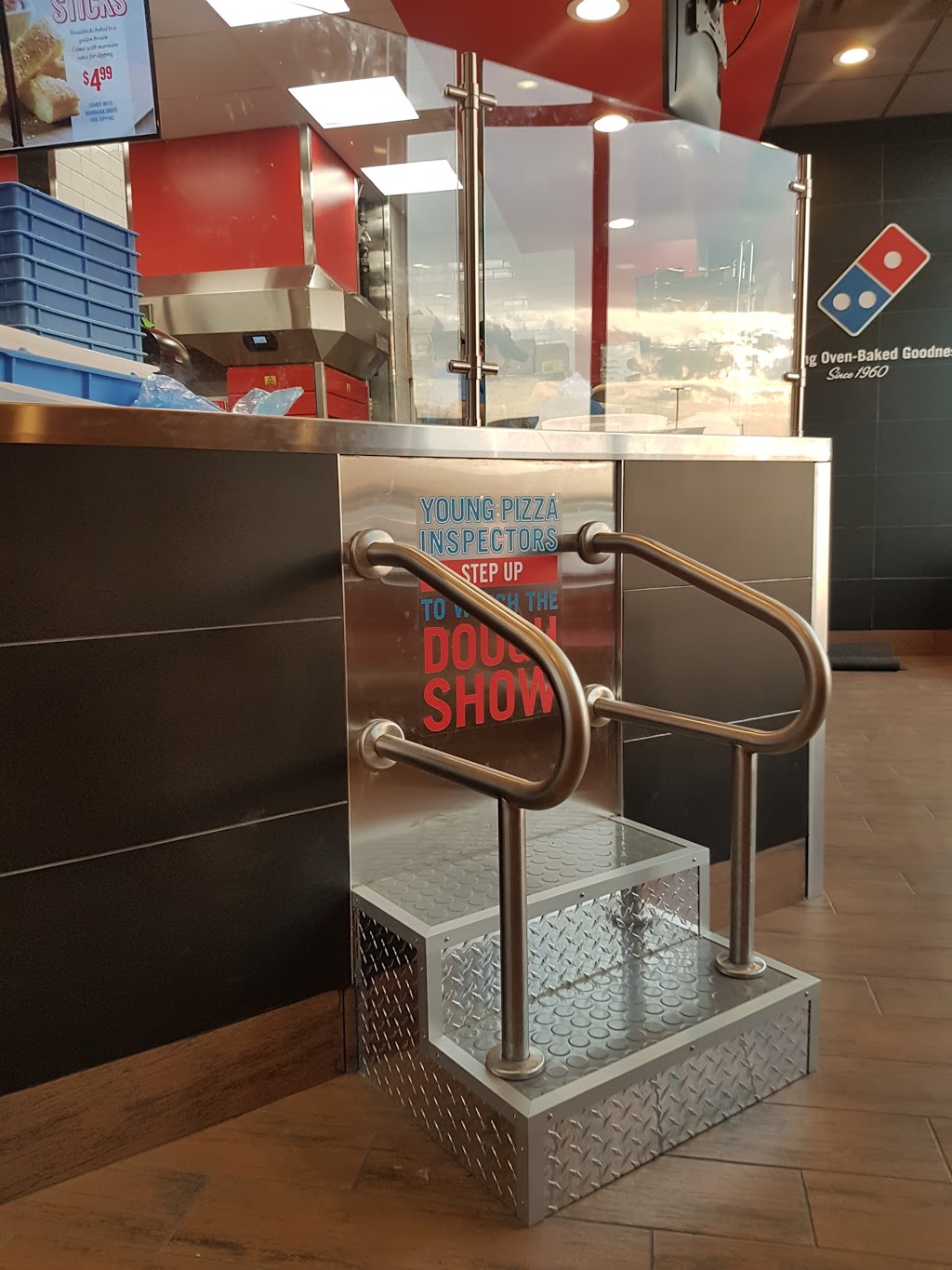 Dominos | 400 North Town Road Unit #310, Winnipeg, MB R3Y 0Y3, Canada | Phone: (204) 987-5597