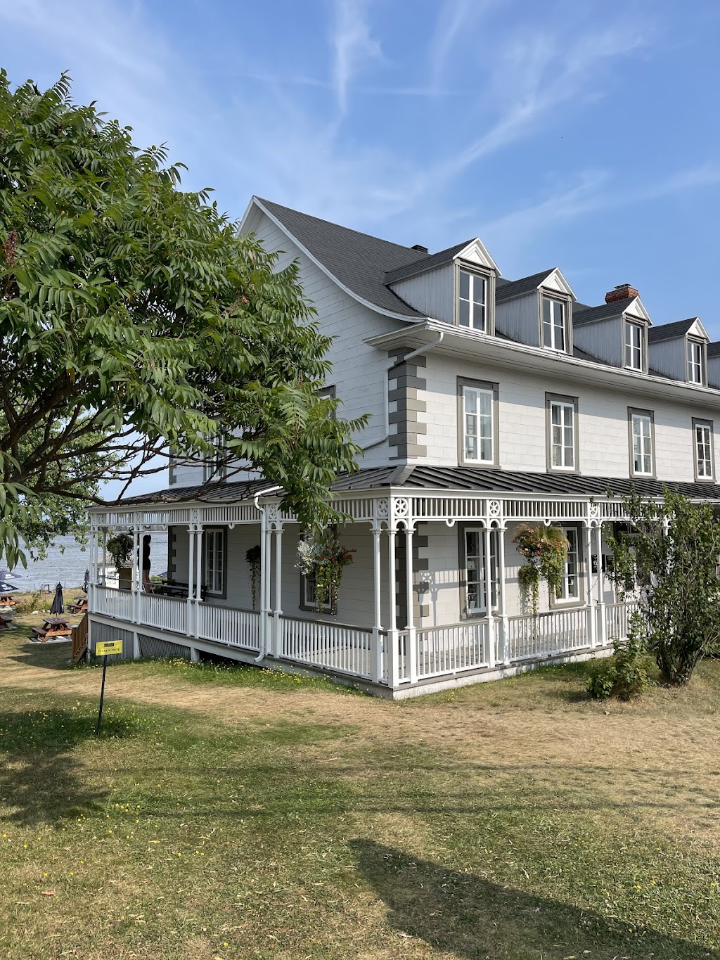 Côté Est | 76 Av. Morel, Kamouraska, QC G0L 1M0, Canada | Phone: (418) 308-0739
