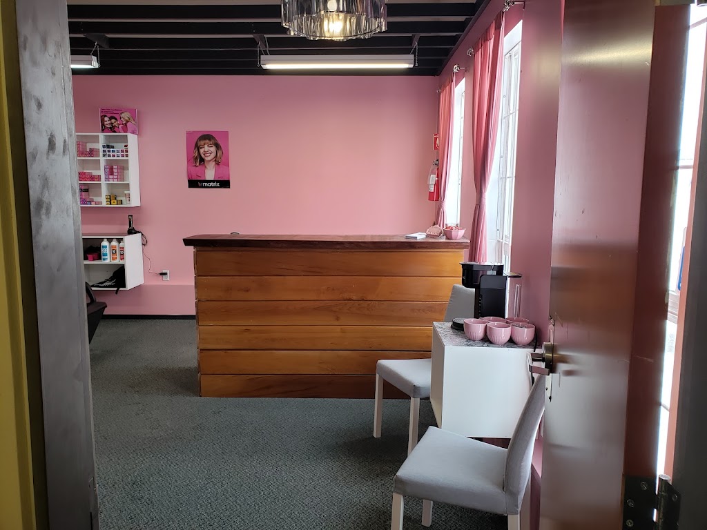 Le Petit Salon | 11 Main St, Hay Lakes, AB T0B 1W0, Canada | Phone: (780) 878-8768