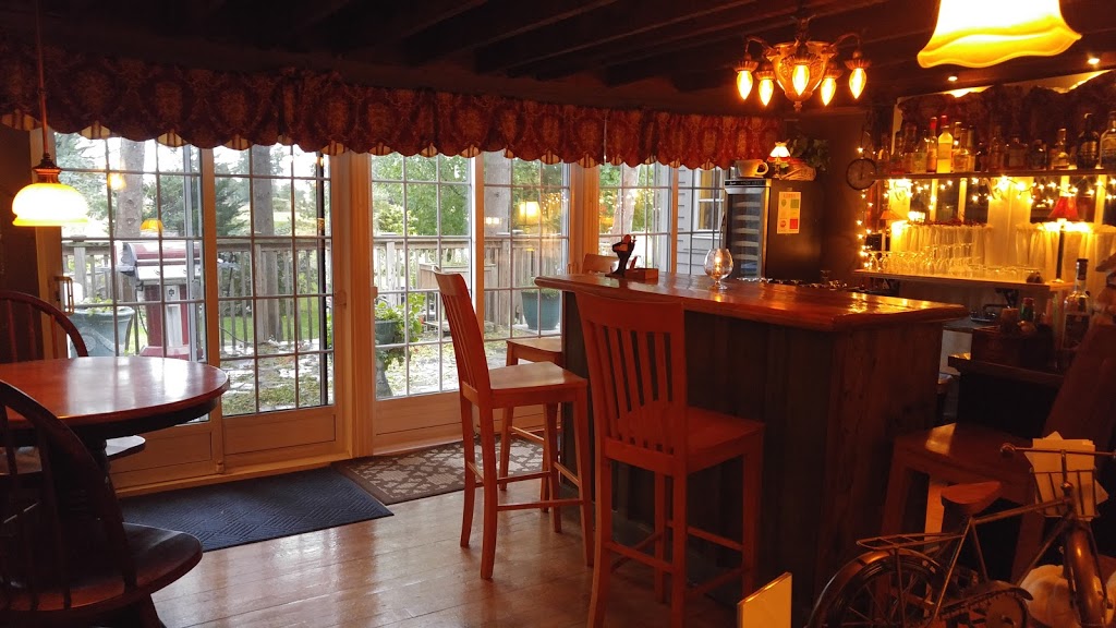 Ransom Bay Inn & Restaurant | 4 Center Bay, Alburg, VT 05440, USA | Phone: (802) 796-3399