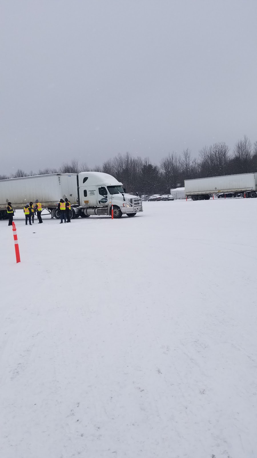CROSSROADS Truck & Career Academy (Ottawa Campus) | 1392 Cyrville Rd, Gloucester, ON K1B 3L9, Canada | Phone: (866) 529-1113