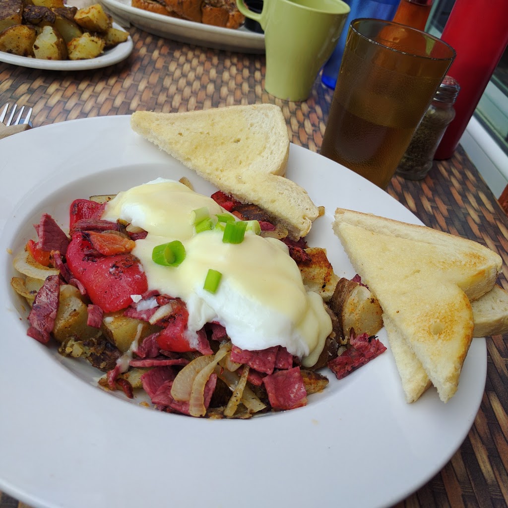 Tommys Cafe | 1308 Ross Rd, North Vancouver, BC V7J 1V2, Canada | Phone: (604) 988-0174