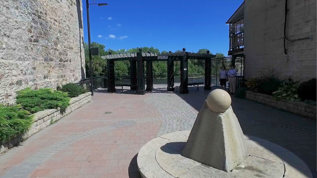 Cobblestone Common | 2M3, Canadá, 27 Grand River St N, Paris, ON N3L 2M3, Canada