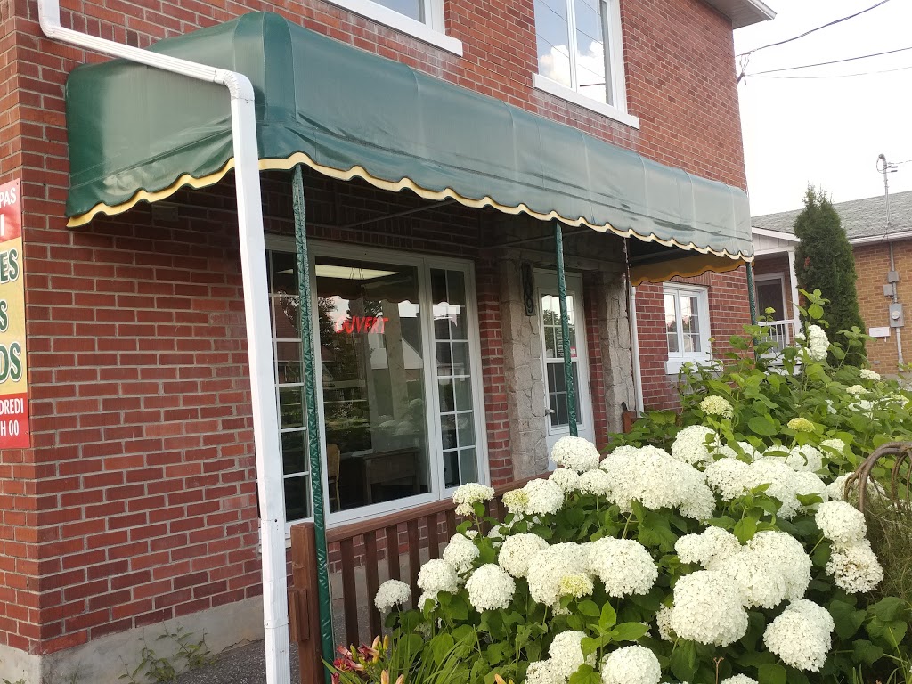 Patisserie St-Noël Inc | 709 Rue Labbé, Thetford Mines, QC G6G 2A6, Canada | Phone: (418) 338-5255