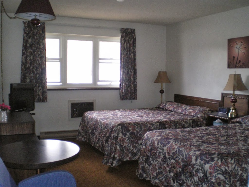 Clear Lake Inn | 995 ON-6, Espanola, ON P5E 1N9, Canada | Phone: (705) 869-1748