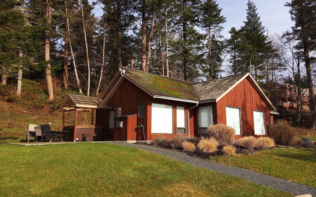 Tsa-Kwa-Luten Lodge/Cape Mudge Resort | 1, Lighthouse Rd, Quathiaski Cove, BC V0P 1N0, Canada | Phone: (250) 830-2299