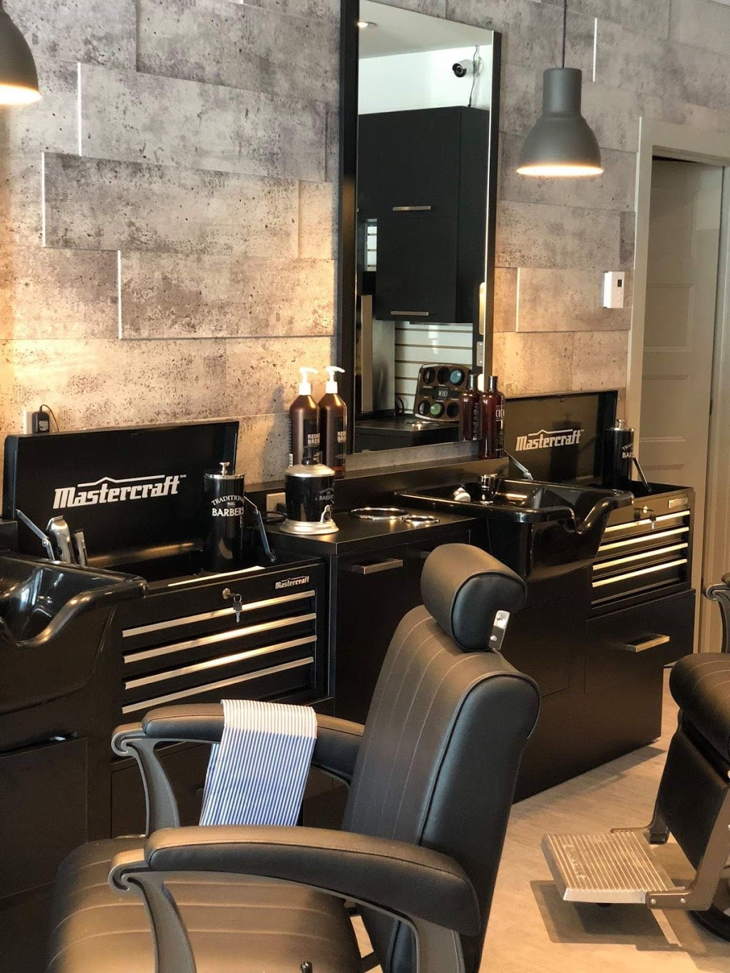 Le Repère, coiffeur, barbier | 3875 Blv. Ste-Rose Ouest, Laval, QC H7P 1E1, Canada | Phone: (514) 792-2103