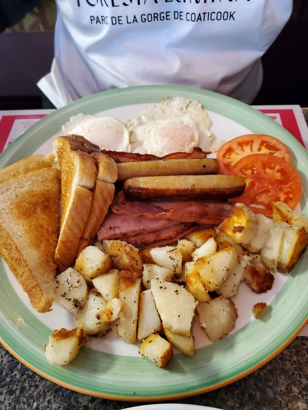 Café Central De Coaticook | 69 Rue Child, Coaticook, QC J1A 2B2, Canada | Phone: (819) 849-9076