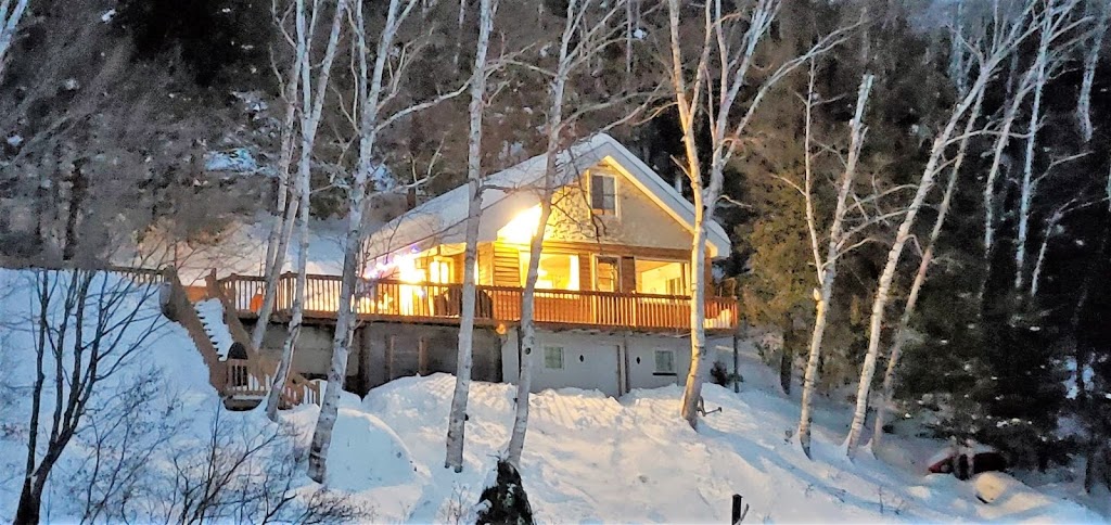 Chalet Ste-Rose | 1790 Chemin du Lac Sainte Rose N, Mandeville, QC J0K 1L0, Canada | Phone: (819) 314-7628