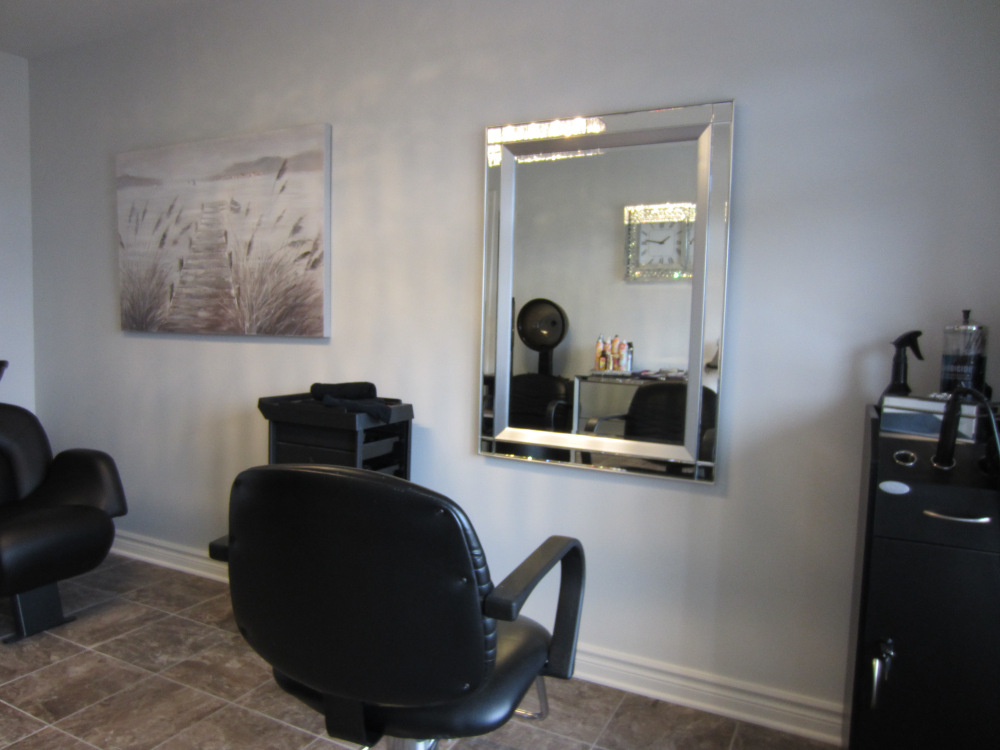 The Beauty Parlour Hair Salon | 348 Honeyborne St, Almonte, ON K0A 1A0, Canada | Phone: (613) 913-7749