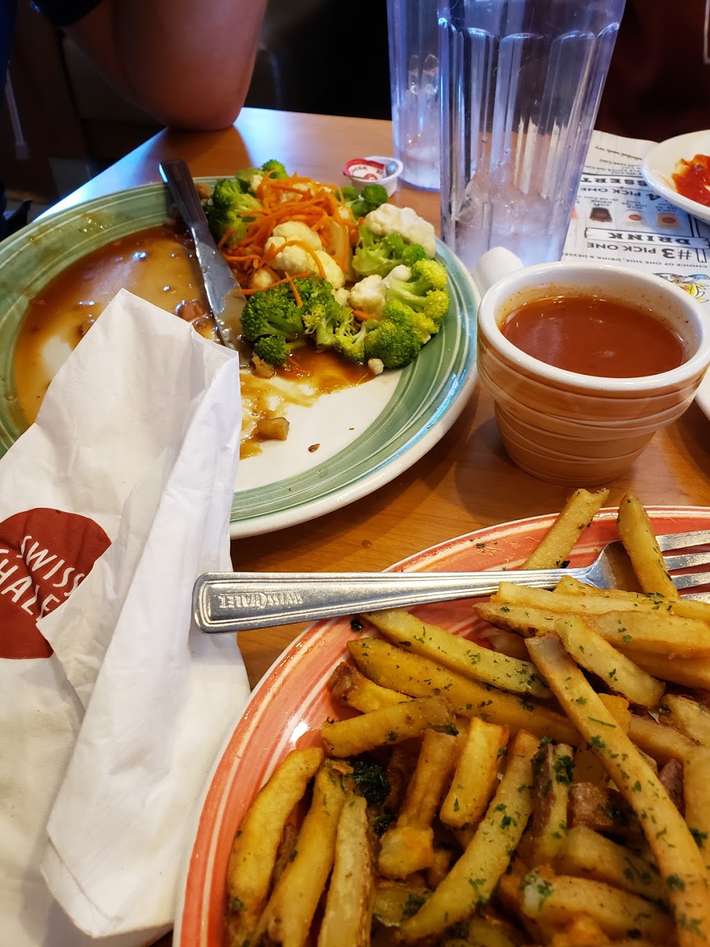Swiss Chalet Rotisserie & Grill | 427 Norwich Ave, Woodstock, ON N4S 3W4, Canada | Phone: (519) 539-9881
