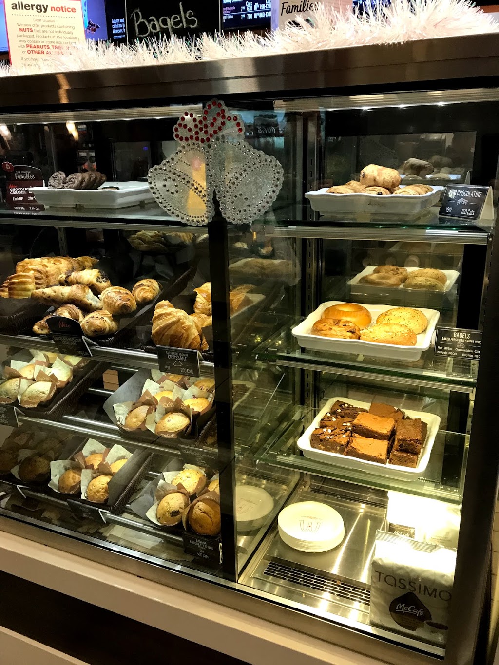 McDonalds | 377 Burnhamthorpe Rd E, Mississauga, ON L5A 3Y1, Canada | Phone: (905) 270-3529