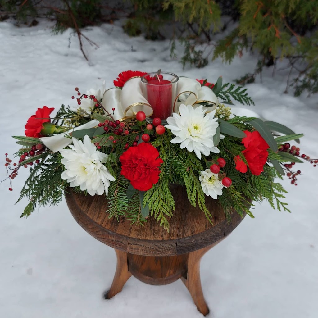 Fox Floral Creations | 119 Arthur St, Carleton Place, ON K7C 1C2, Canada | Phone: (613) 250-2643