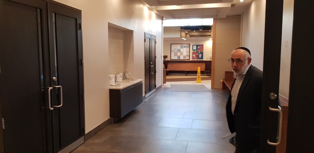 Clanton Park Synagogue | 11 Lowesmoor Ave, North York, ON M3H 3H6, Canada | Phone: (416) 633-4193