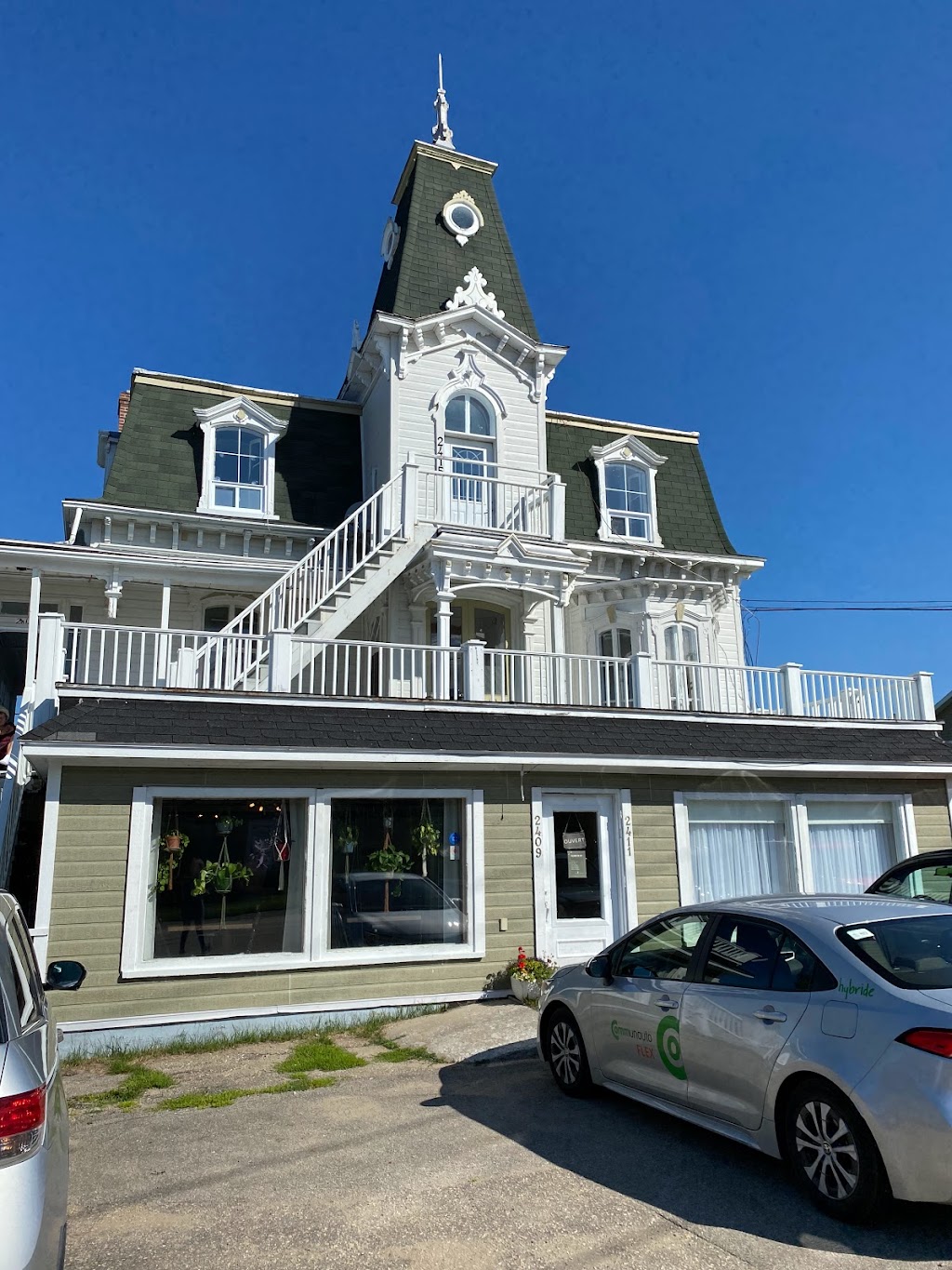 La base de lit - Café de village | 2409 Rte. du Fleuve, Les Éboulements, QC G0A 2M0, Canada | Phone: (418) 998-4726
