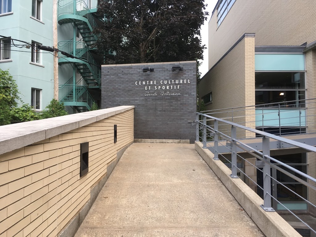 Collège Regina Assumpta | 1750 Rue Sauriol E, Montréal, QC H2C 1X4, Canada | Phone: (514) 382-4121