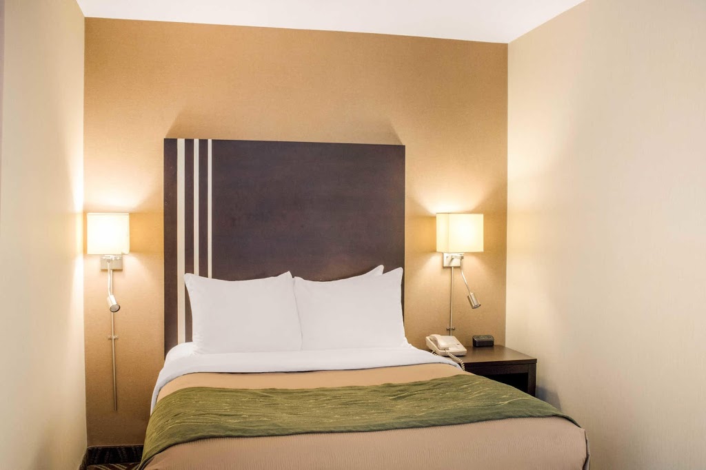 Comfort Inn | 560 Bedford Hwy, Halifax, NS B3M 2L8, Canada | Phone: (902) 443-0303