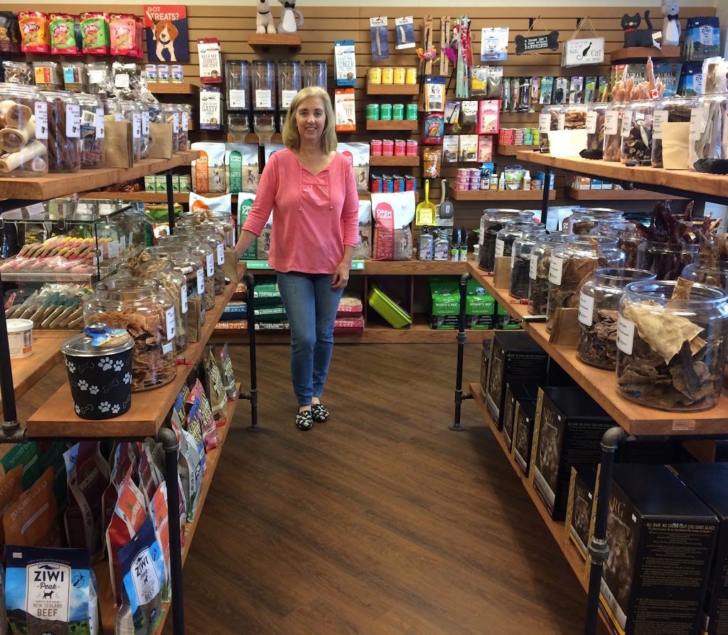 Rascals Pet Market | 7103 W Saanich Rd, Brentwood Bay, BC V8M 1R1, Canada | Phone: (778) 426-4290