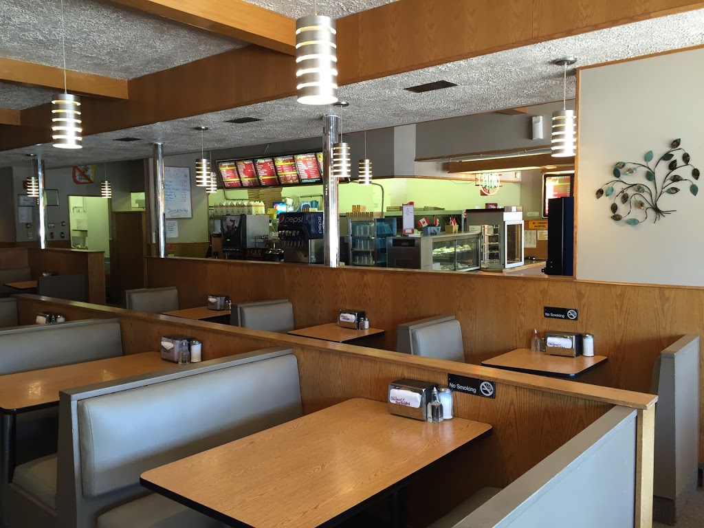Chicken Delight | Beausejour MB | 663 Park Ave, Beausejour, MB R0E 0C0, Canada | Phone: (204) 268-7500