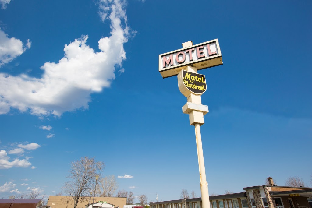 Motel Vaudreuil | 255 Rue Boisvert, Vaudreuil-Dorion, QC J7V 8G4, Canada | Phone: (450) 424-4414
