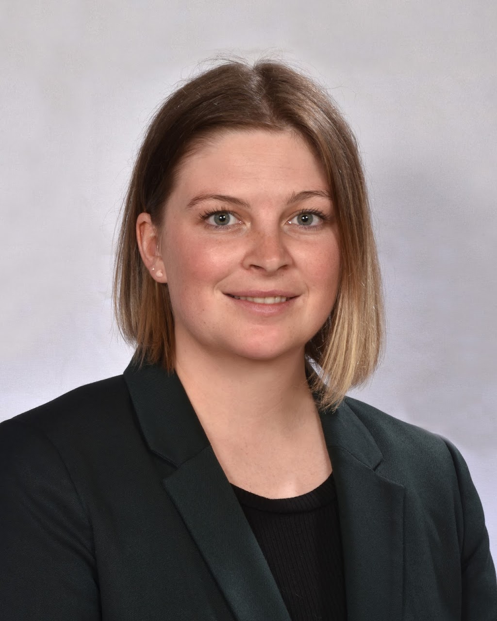 Emma Martineau - Courtier Immobilier Résidentiel | 2195 Chem. du Village, Mont-Tremblant, QC J8E 3M3, Canada | Phone: (819) 429-9106