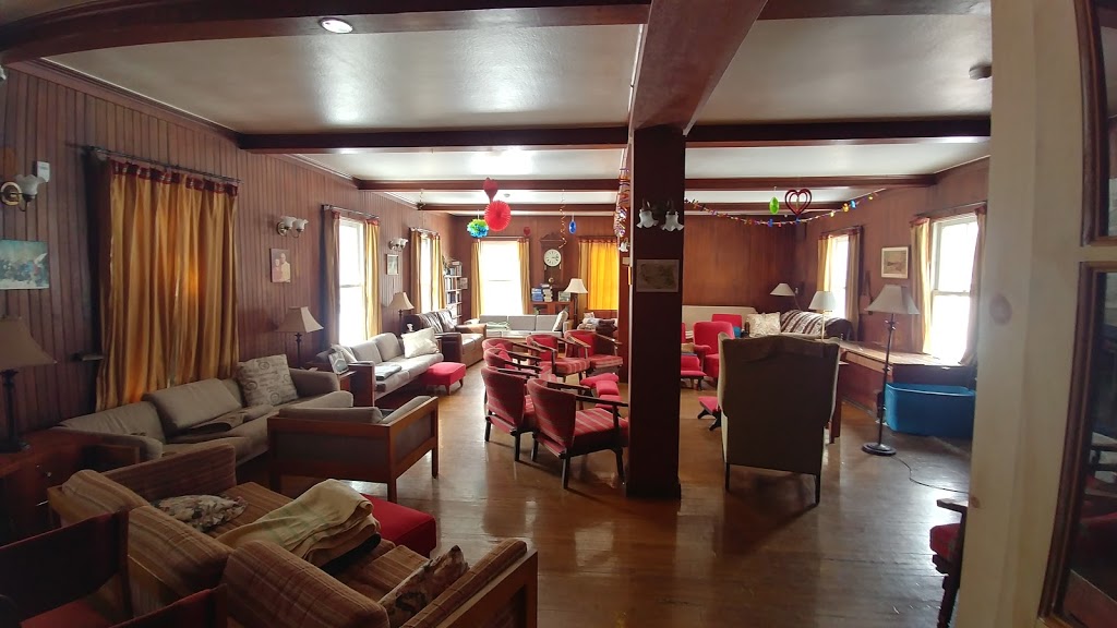 Auberge Laurentienne Laurentian lodge | 1162 Rue Principale, Prévost, QC J0R 1T0, Canada | Phone: (450) 327-5201