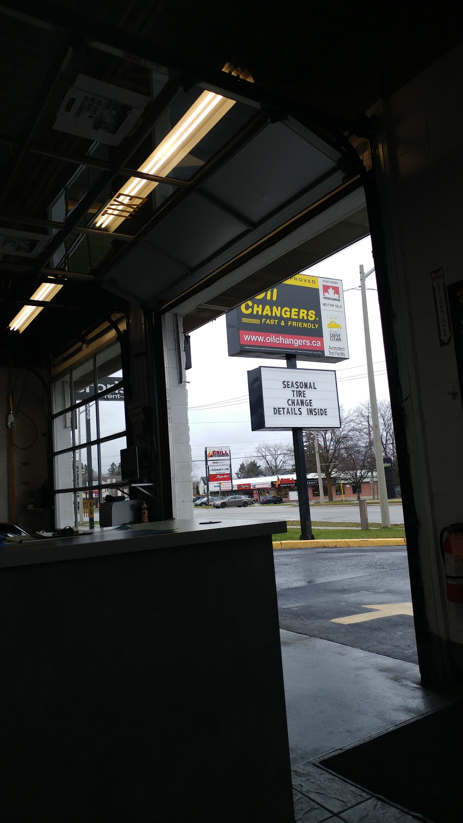 Oil Changers | 2967 King St E, Kitchener, ON N2A 1A8, Canada | Phone: (519) 954-4600