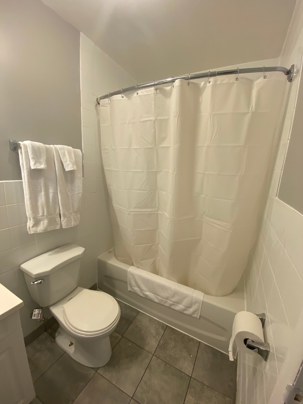 Studio 1 Motel | 1144 Division St, Cobourg, ON K9A 4J9, Canada | Phone: (905) 372-5533