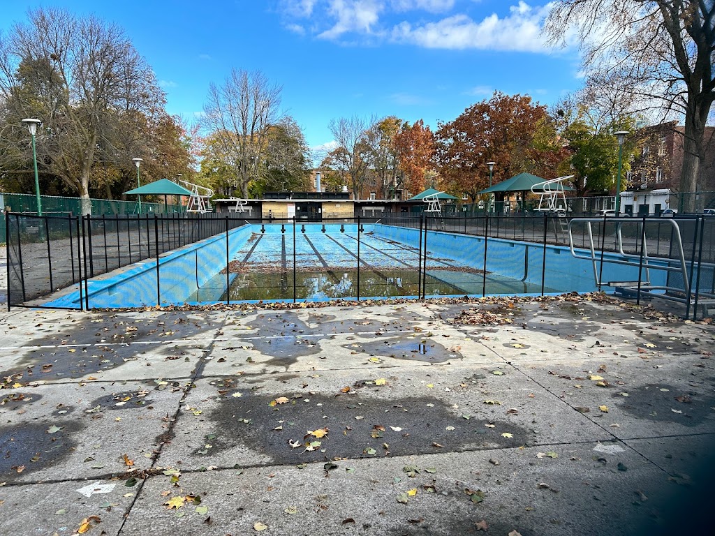 Parc John F.-Kennedy outdoor swimming pool | 860 Av. Outremont, Outremont, QC H2V 3N5, Canada | Phone: (514) 495-6211