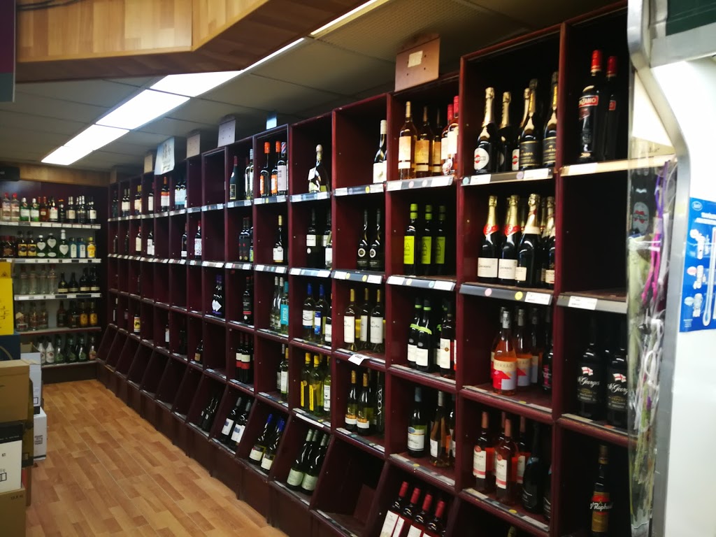 Marché Bonichoix Épicerie Y&Z inc. | 299 Avenue Royale, Saint-Tite-des-Caps, QC G0A 4J0, Canada | Phone: (418) 823-2314