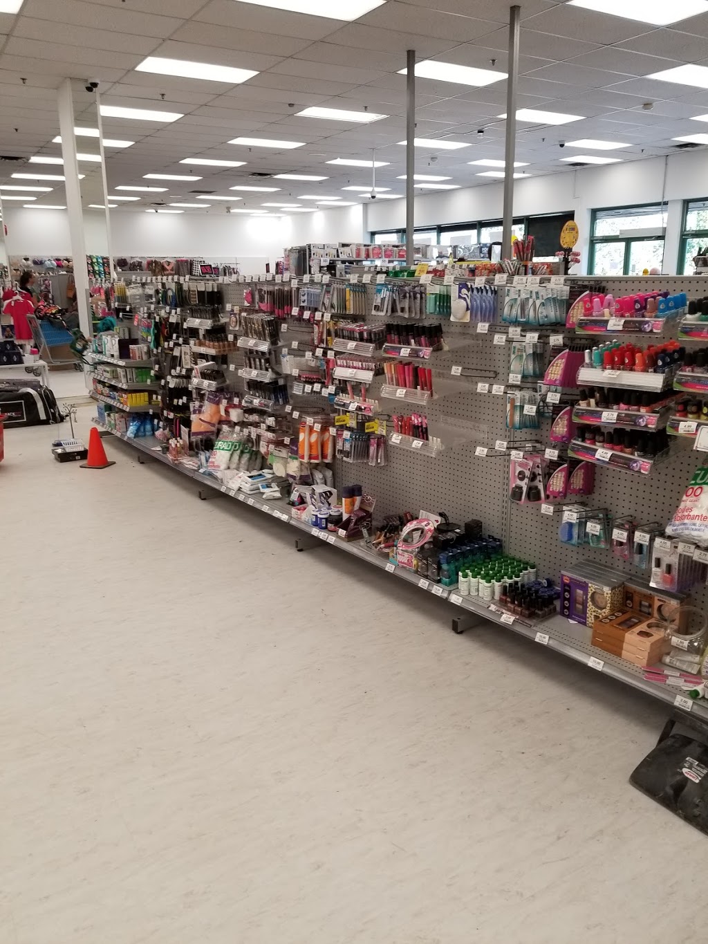 Red Apple Store | 876 Gibsons Way, Gibsons, BC V0N 1V7, Canada | Phone: (604) 886-8949