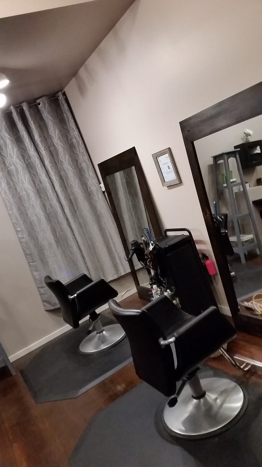 Tangles Salon | 1212 Harris Ave, Bellingham, WA 98225, USA | Phone: (360) 650-0700