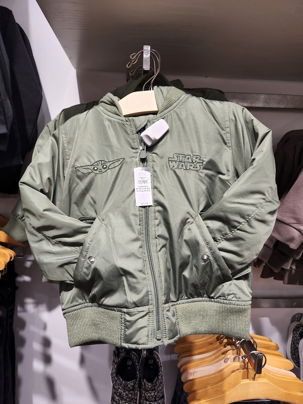 Gap | 3625 Shaganappi Trail NW Space D01, Calgary, AB T3A 0E2, Canada | Phone: (403) 288-5188