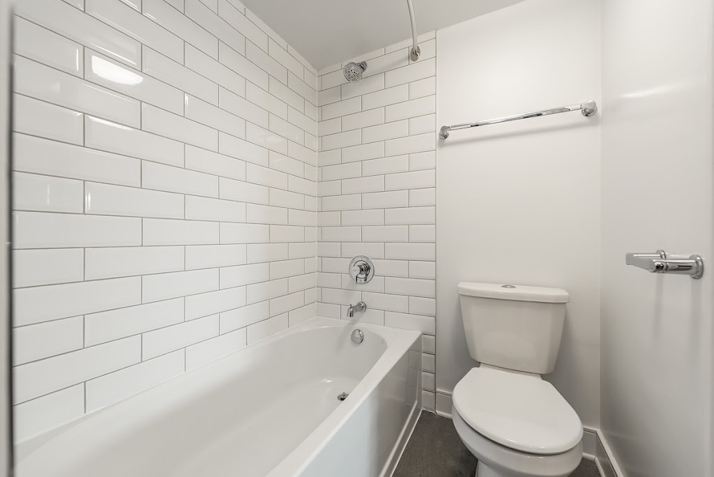 Macaulay East Apartments | 948 Esquimalt Rd, Victoria, BC V9A 3M7, Canada | Phone: (236) 237-1930