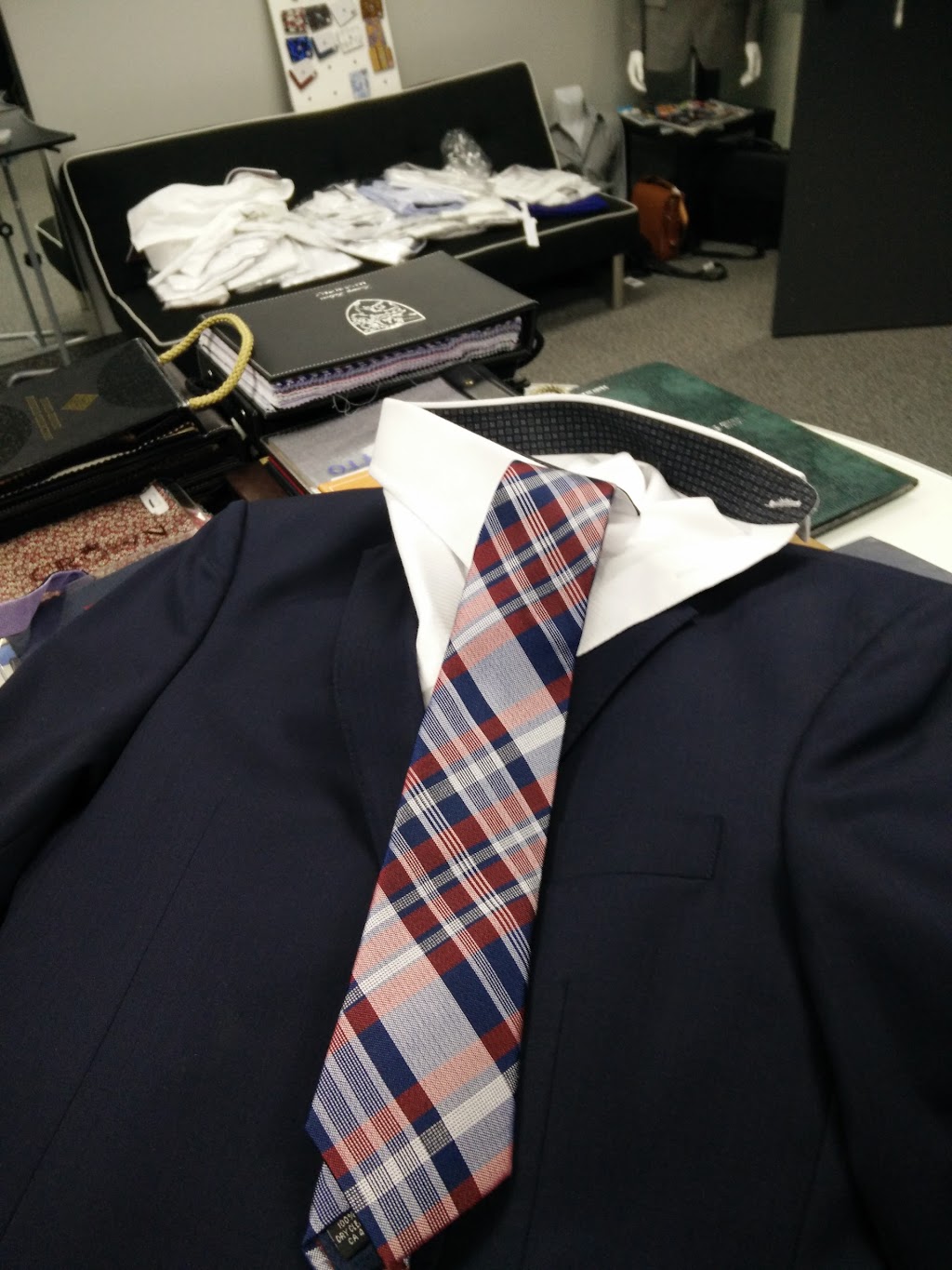 Noir Label Custom Collections | 4255 Sherwoodtowne Blvd, Mississauga, ON L4Z 1Y5, Canada | Phone: (416) 305-1333