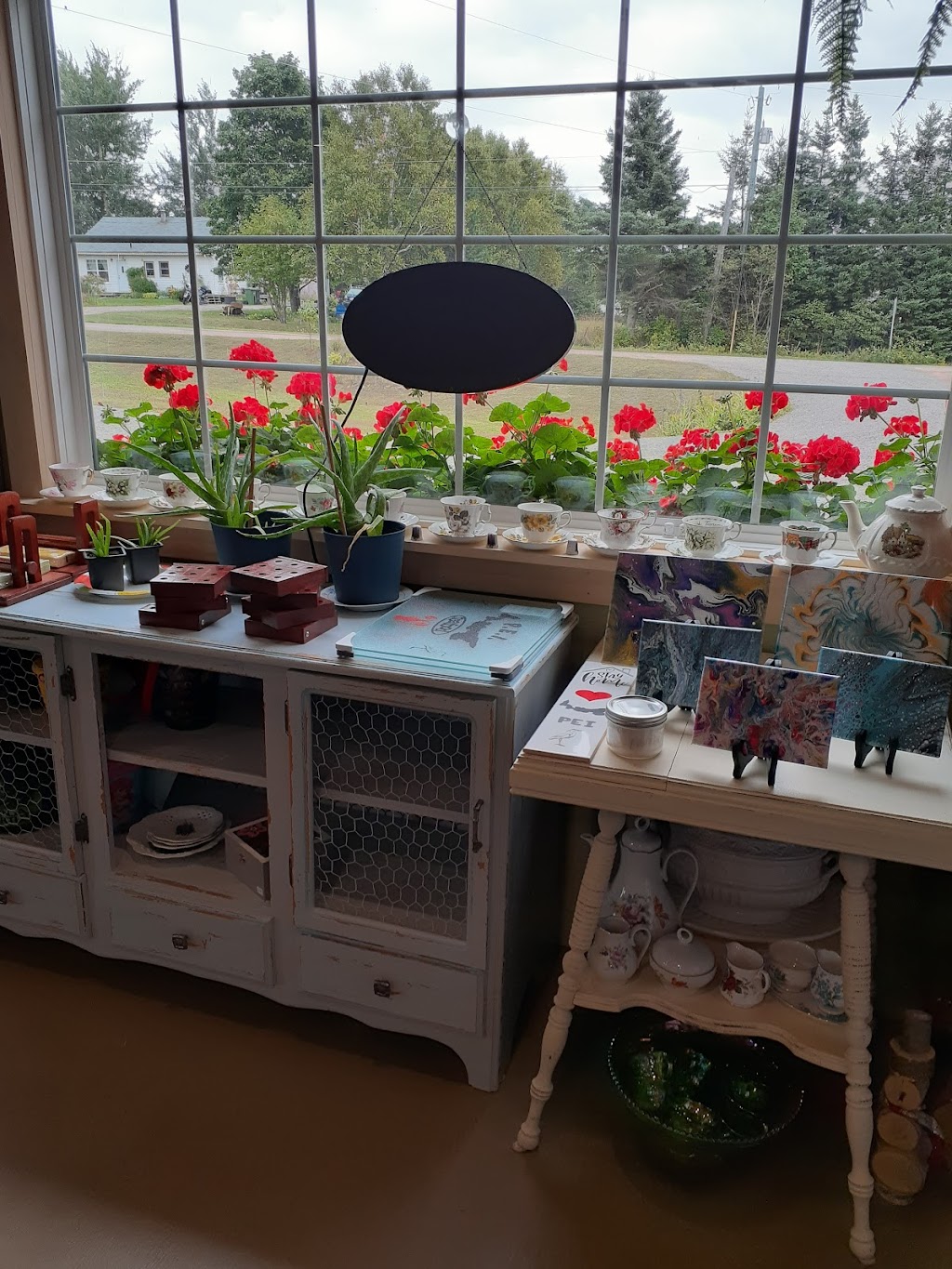 Lilacs and Lanterns | 2535 Winsloe Rd, Oyster Bed, PE C1E 2Z5, Canada | Phone: (902) 218-6574
