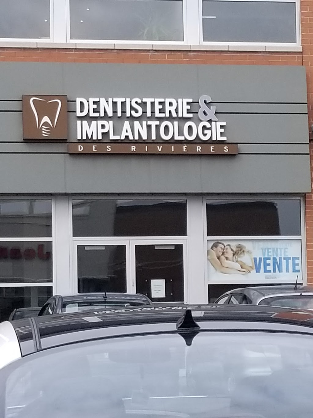 Dentisterie & Implantologie des Rivières - Dr Jérôme Picard-Thér | 2293 Avenue Chauveau #260, Québec, QC G2C 0G7, Canada | Phone: (418) 843-5743