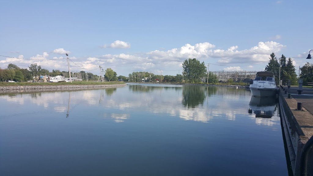 Crèmerie de lécluse | 1754 Av. Bourgogne, Chambly, QC J3L 1Y8, Canada | Phone: (514) 655-9333
