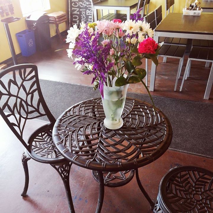 Alines Thai & Pizza | 449 Main St, Ile des Chênes, MB R0A 0T0, Canada | Phone: (204) 878-2323