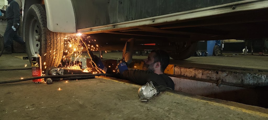 Ressorts Rive Sud Ltd - Centre TruckPro | Entrée sur la rue J.-A.-Bombardier, 1570-C Bd de Montarville, Boucherville, QC J4B 5Y3, Canada | Phone: (450) 641-1304