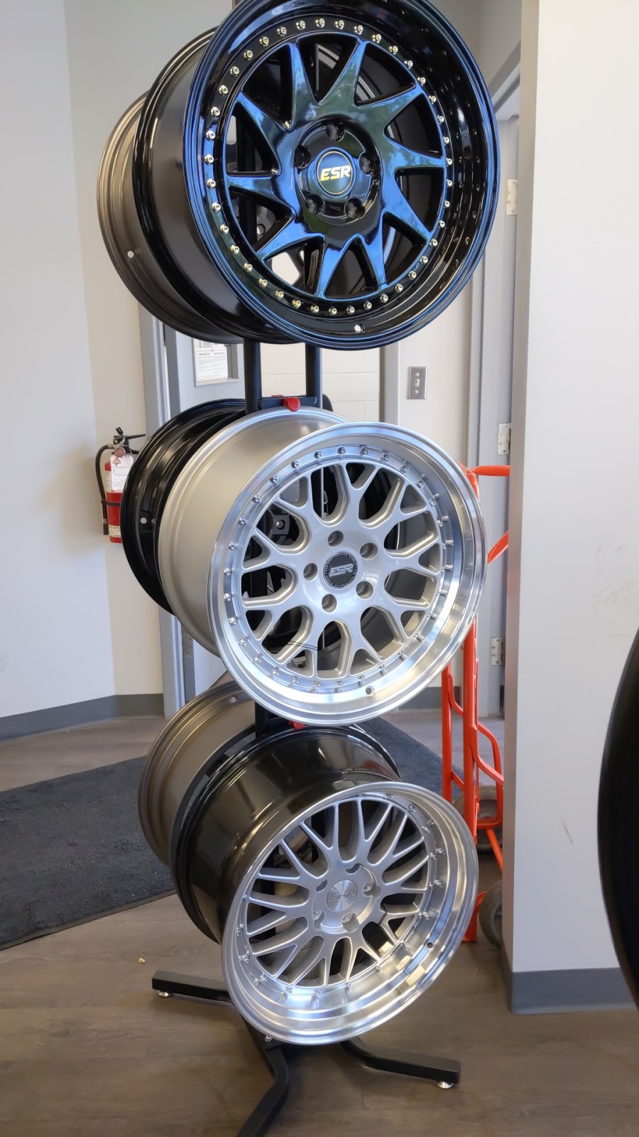 WHEELS UNLIMITED/U-HAUL | 53 Cowansview Rd, Cambridge, ON N1R 7L2, Canada | Phone: (519) 624-9990