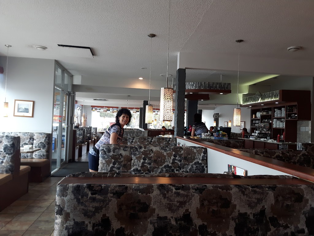 Restaurant Robert B B Q | 2924 Avenue du Pont N, Alma, QC G8E 1R7, Canada | Phone: (418) 662-0306