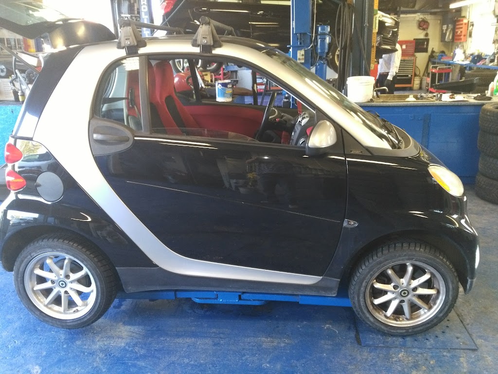 Automobiles Rennen | 3945 Grande Allée, Saint-Hubert, QC J4T 2V8, Canada | Phone: (450) 656-2222