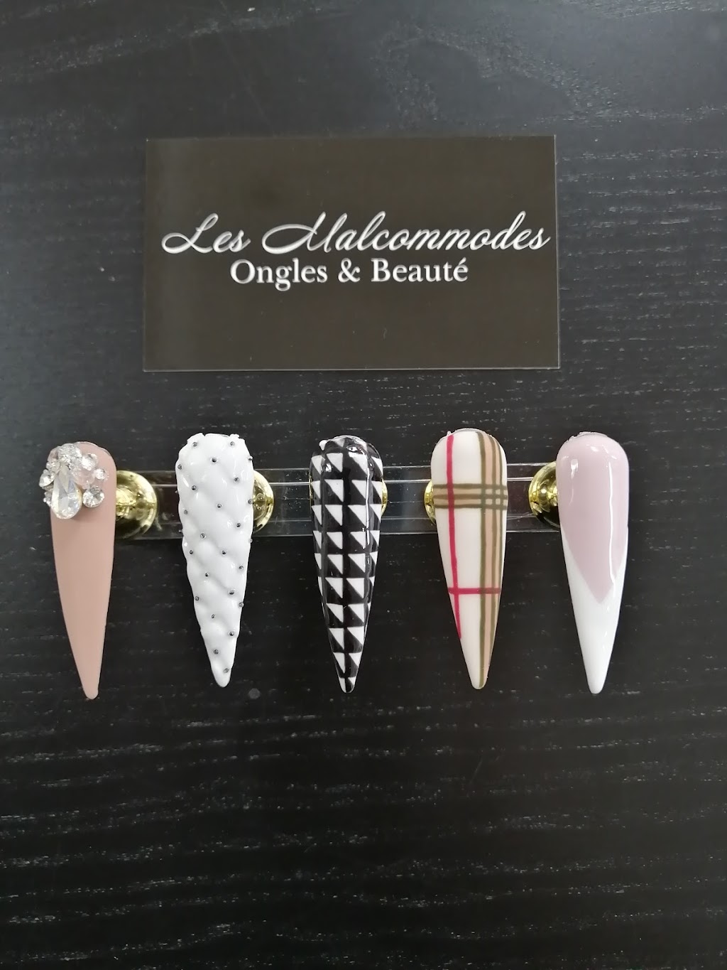 Les Malcommodes Ongles Et Beaute Inc | 70 Rue Sénécal suite 200, Saint-Jean-sur-Richelieu, QC J2W 1P3, Canada | Phone: (450) 376-3323