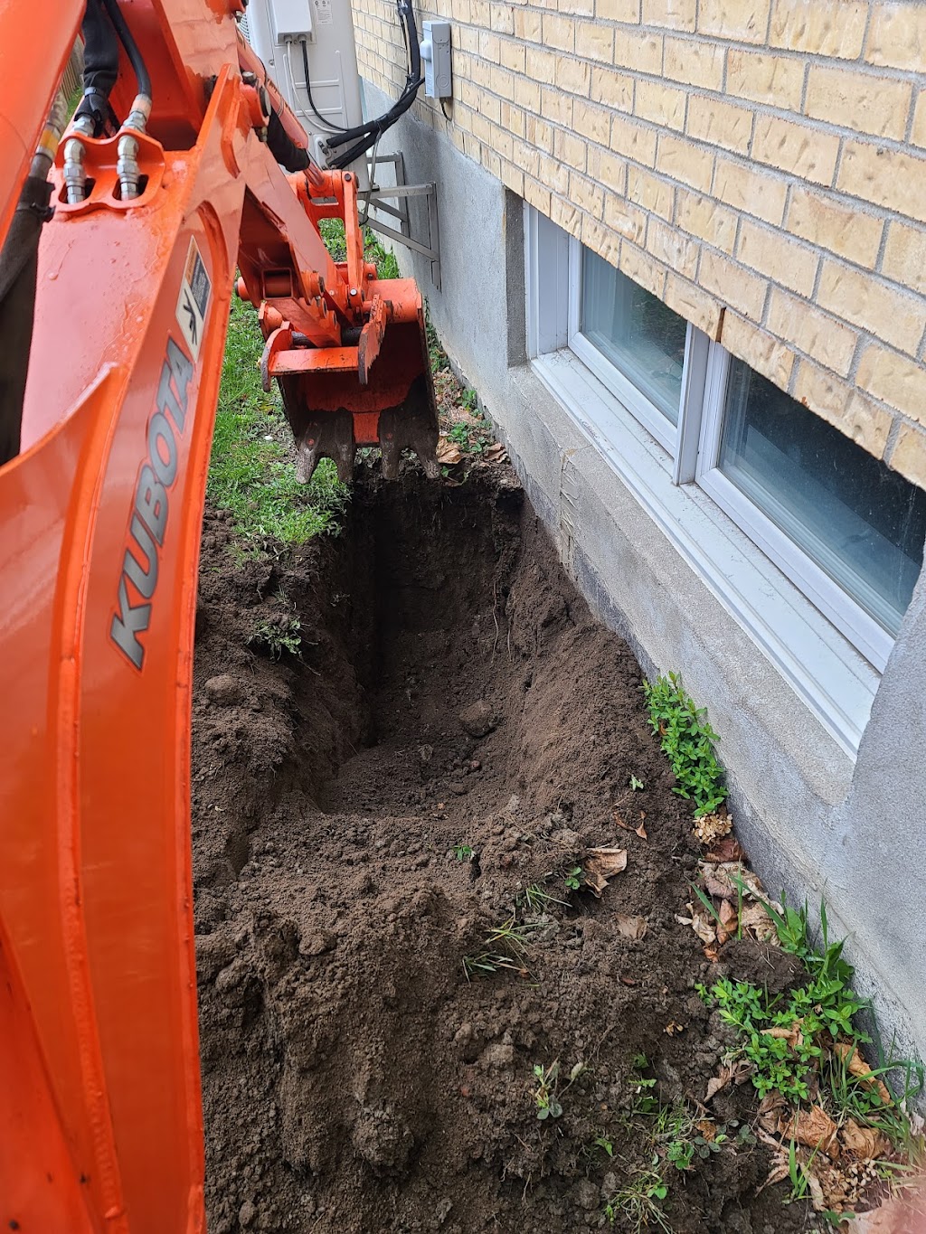 Excavation Collins | 595 Rue Toulouse, Repentigny, QC J5Y 0C4, Canada | Phone: (514) 239-9909