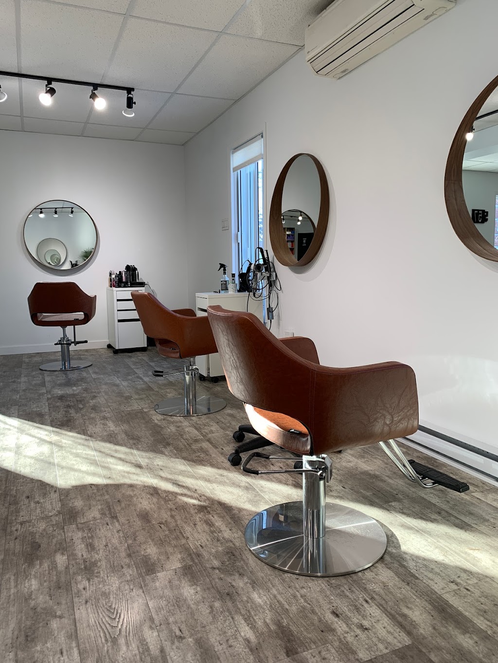 Le 557 Studio de Coiffure | 557 Chem. du Bord-du-Lac-Lakeshore, Dorval, QC H9S 2B4, Canada | Phone: (514) 300-7557