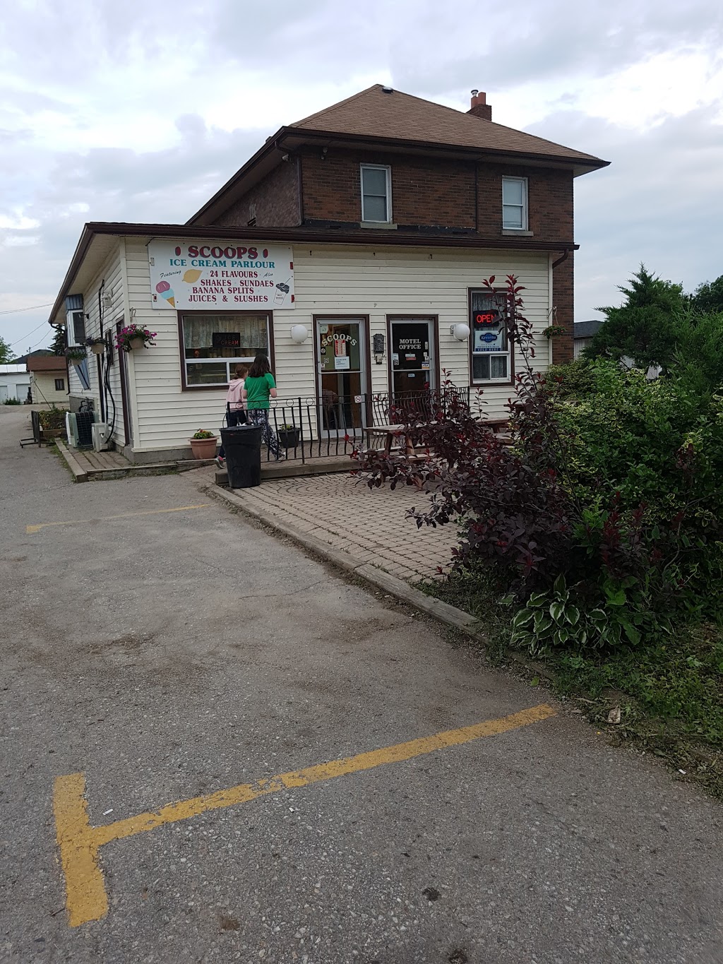 Pine Ridge Motel | 1607 Durham Regional Hwy 2, Courtice, ON L1E 2R7, Canada | Phone: (905) 436-2080
