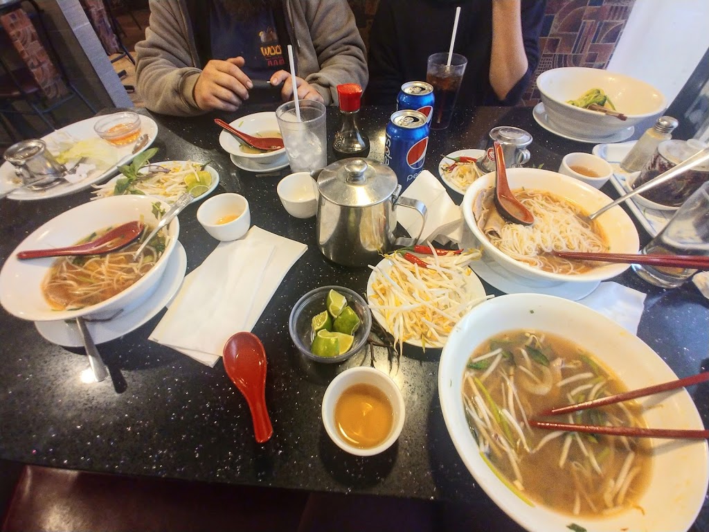 Pho Song Huong Vietnamese Restaurant | 12929 97 St NW, Edmonton, AB T5E 4C2, Canada | Phone: (780) 478-1557